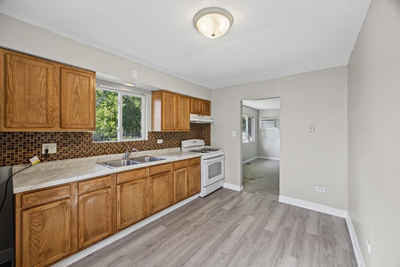 808 Mackinaw Ave., Calumet City, IL 60409