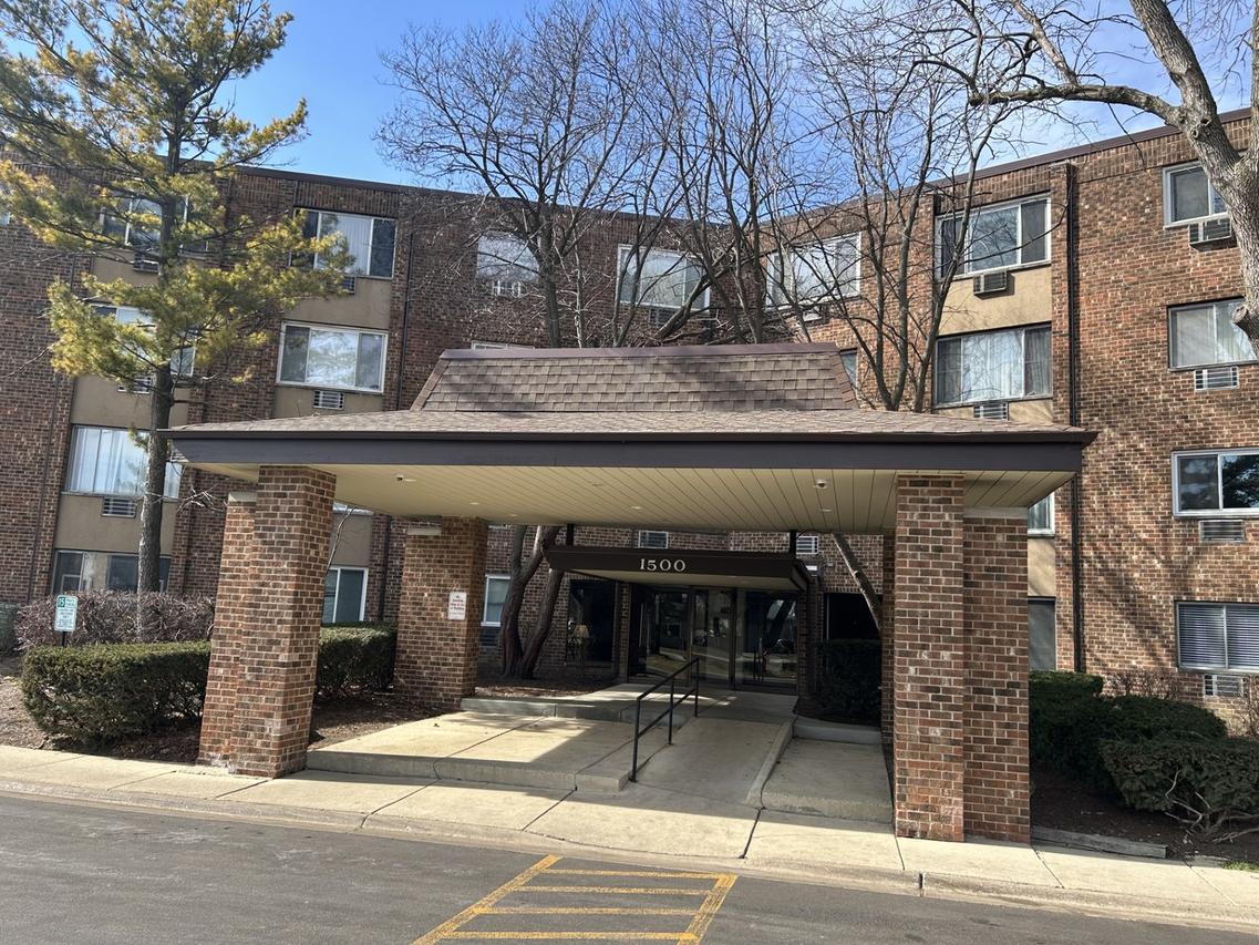 1500 Robin Cir. #314, Hoffman Estates, IL 60169
