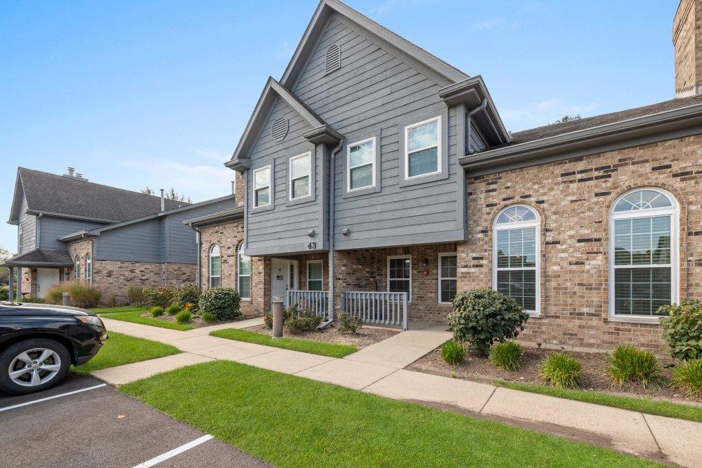 43 Foxcroft Rd. #119, Naperville, IL 60565
