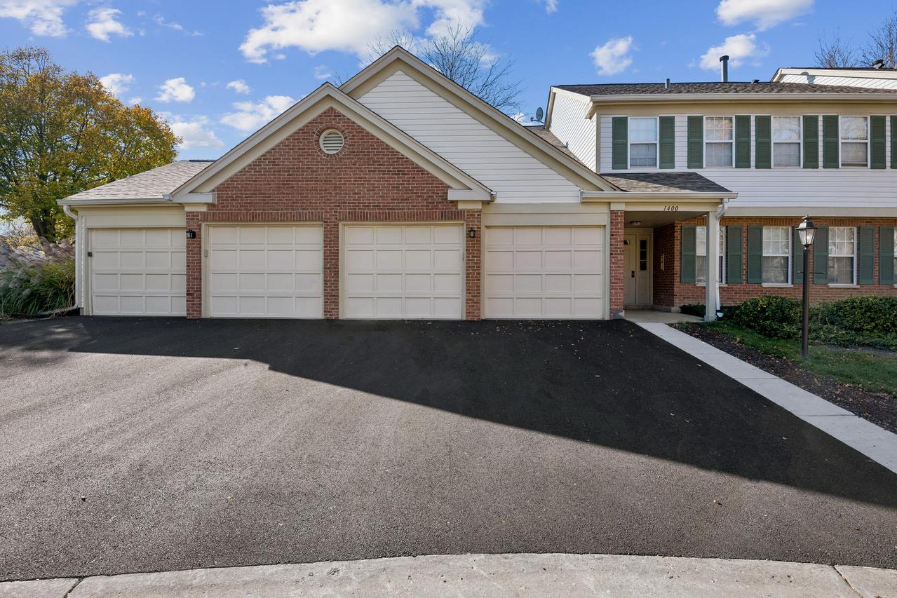 1400 Nottingham Ct. #1A, Wheeling, IL 60090