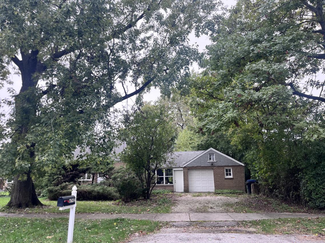 6742 S 79th Ave., Bridgeview, IL 60455