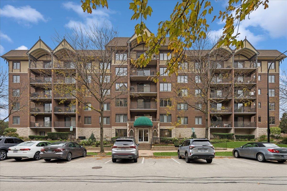 10 S Wille St. #301, Mount Prospect, IL 60056