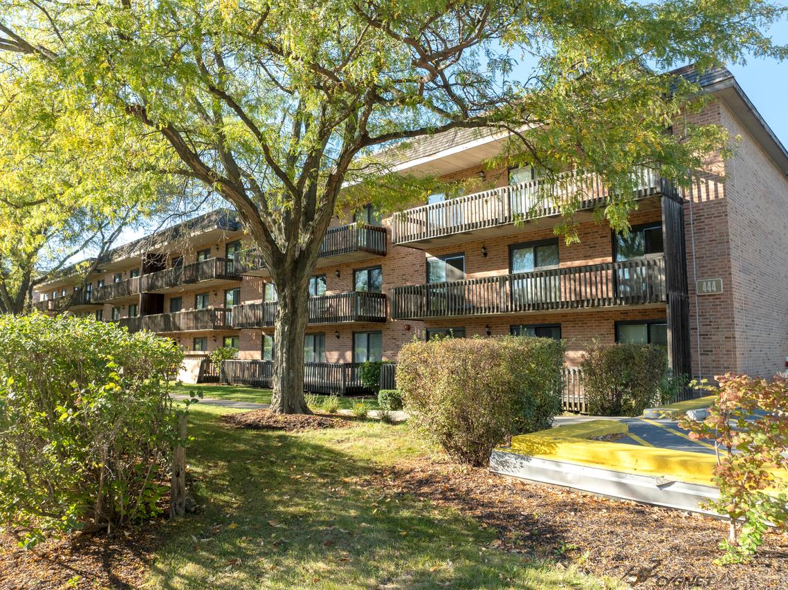 444 Redondo Dr. #202, Downers Grove, IL 60516