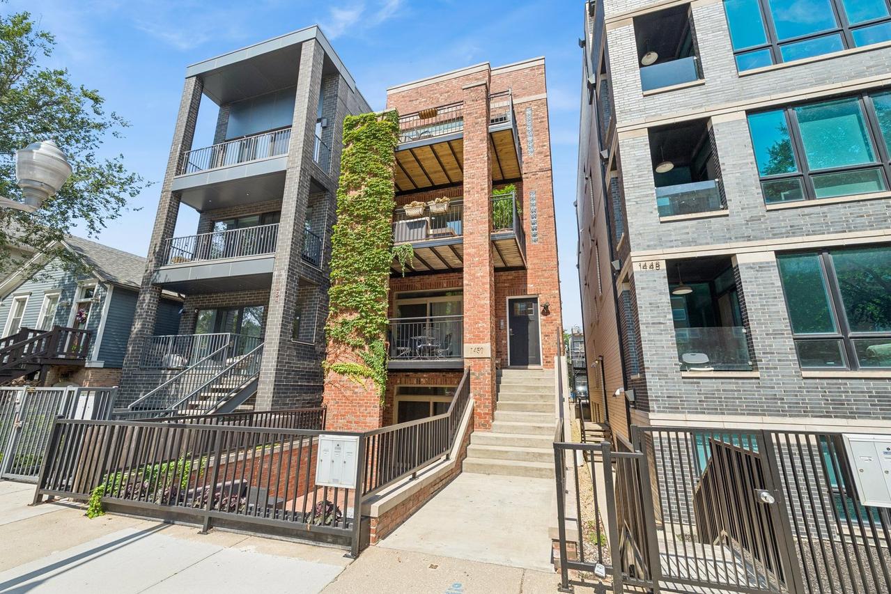 1450 W Chestnut St. #2, Chicago, IL 60642