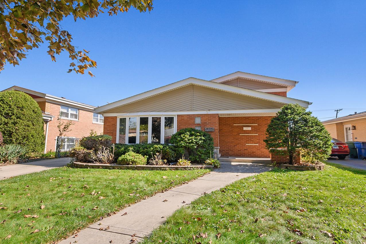 10715 Lavergne Ave., Oak Lawn, IL 60453