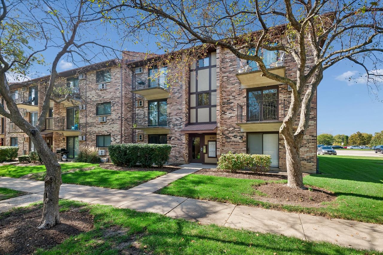 230 Klein Creek Ct. #1A, Carol Stream, IL 60188
