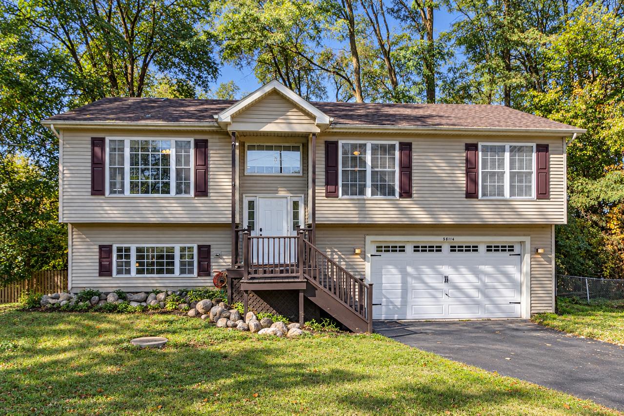 38114 N Dewey St., Spring Grove, IL 60081