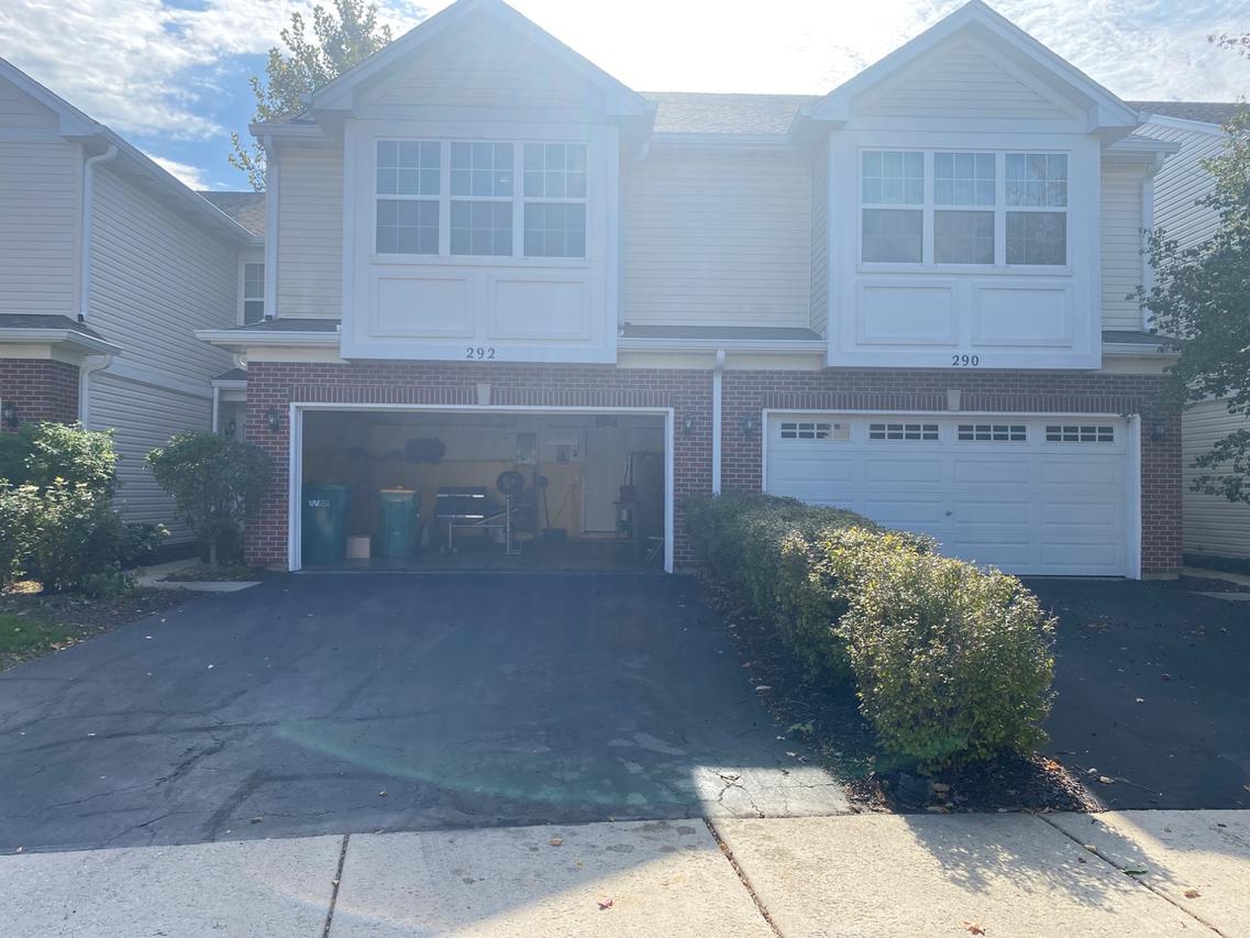 292 S Oak Creek Ln., Romeoville, IL 60446