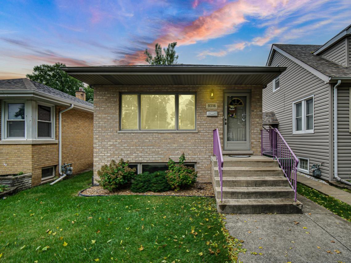 9316 S 54th Ave., Oak Lawn, IL 60453