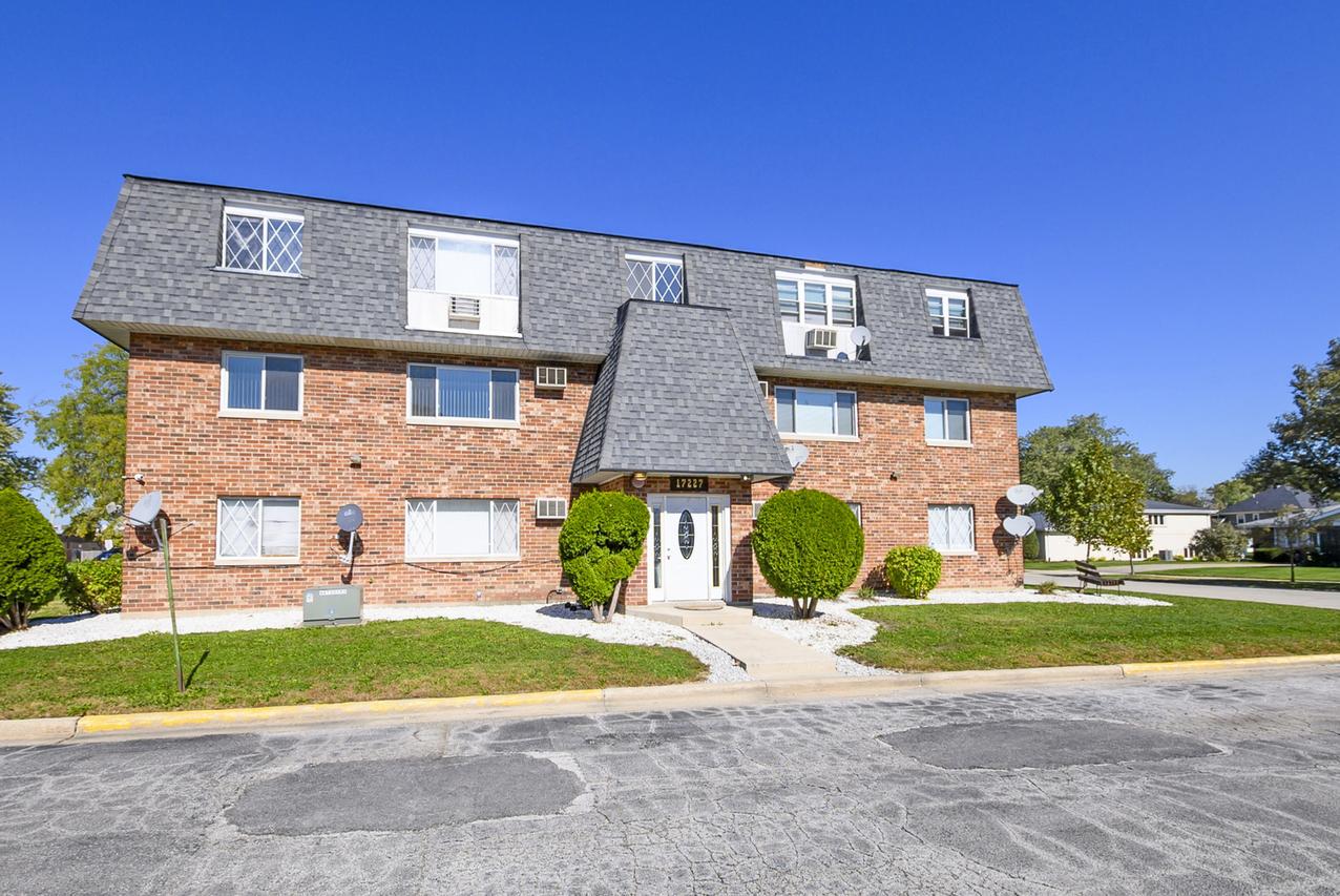 17227 71st Ct. #2, Tinley Park, IL 60477