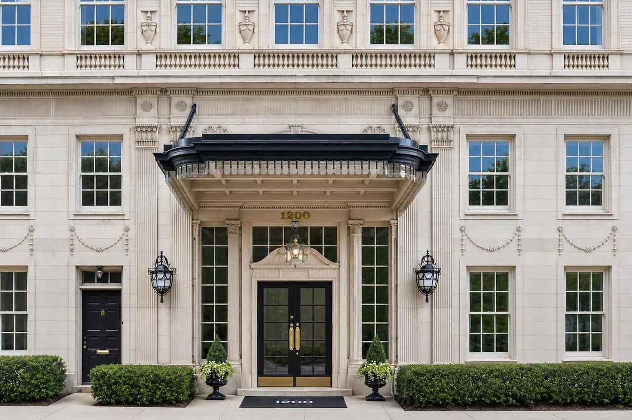 1200 N Lake Shore Dr. #405, Chicago, IL 60610