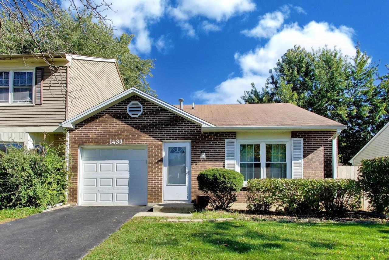 1433 Oxford St., Carol Stream, IL 60188