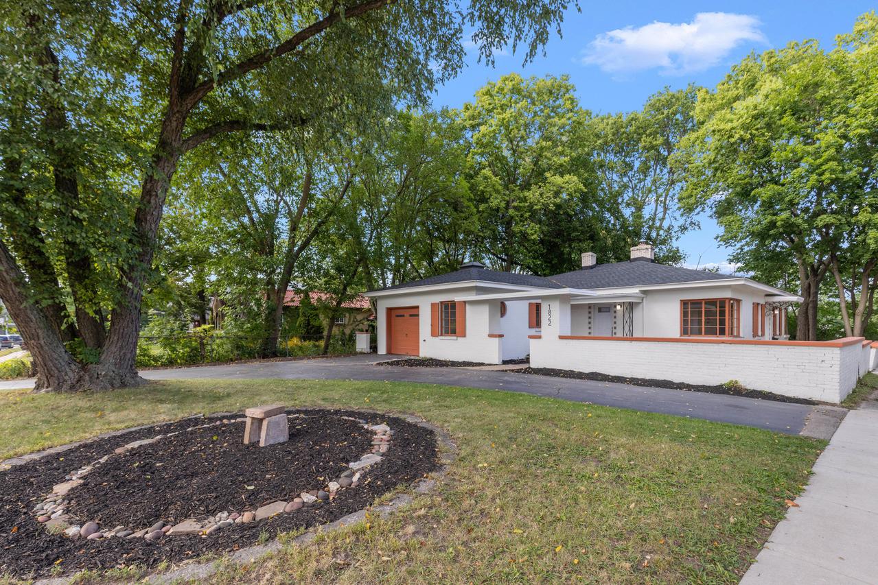 1822 E State St., Rockford, IL 61104