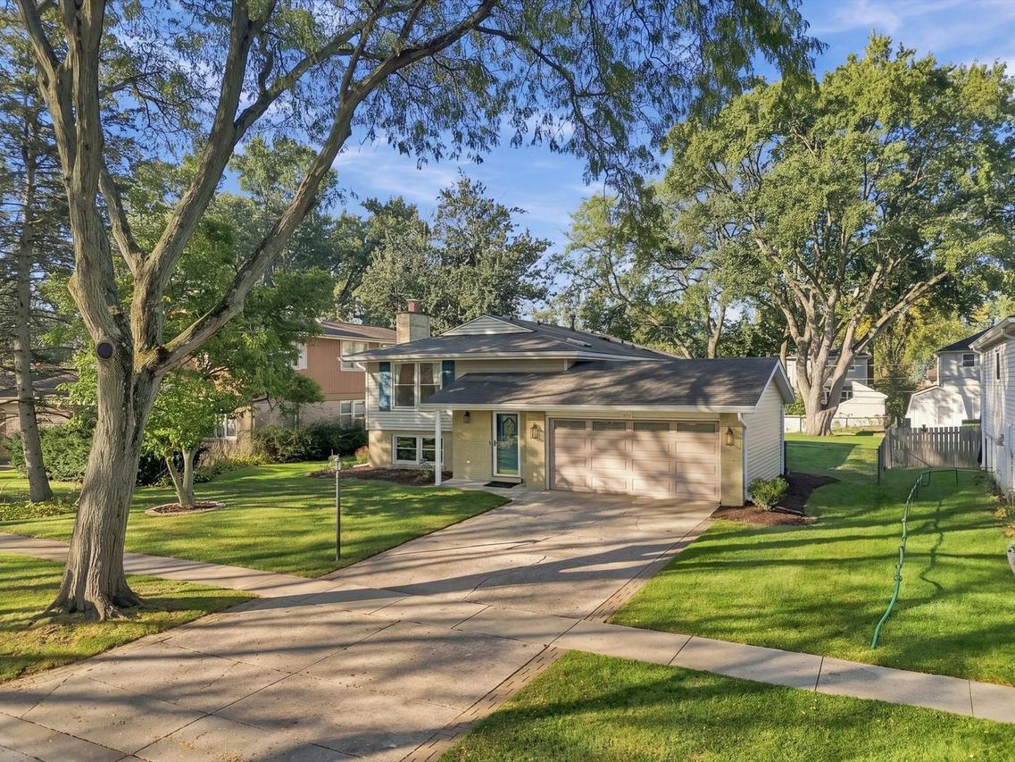 1708 N Mura Ln., Mount Prospect, IL 60056