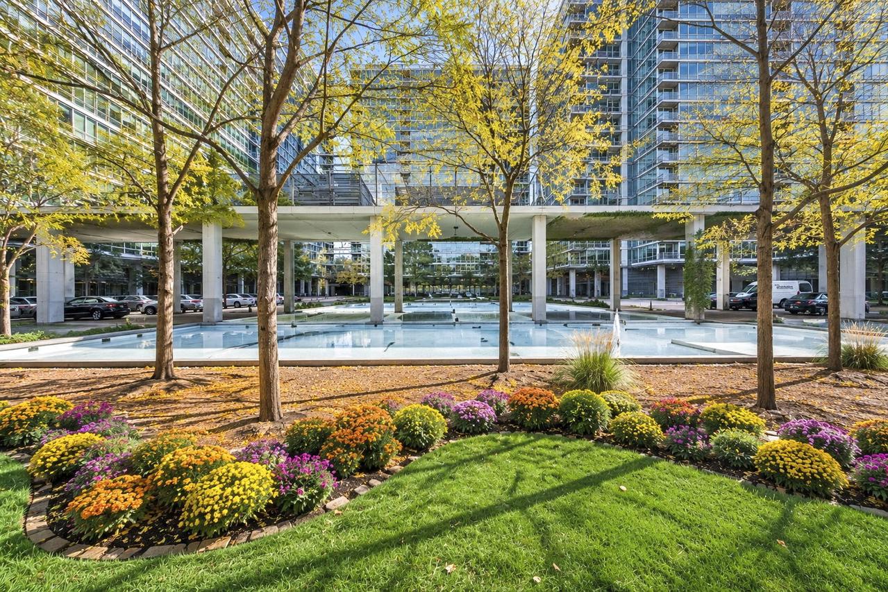 9715 Woods Dr. #1804, Skokie, IL 60077