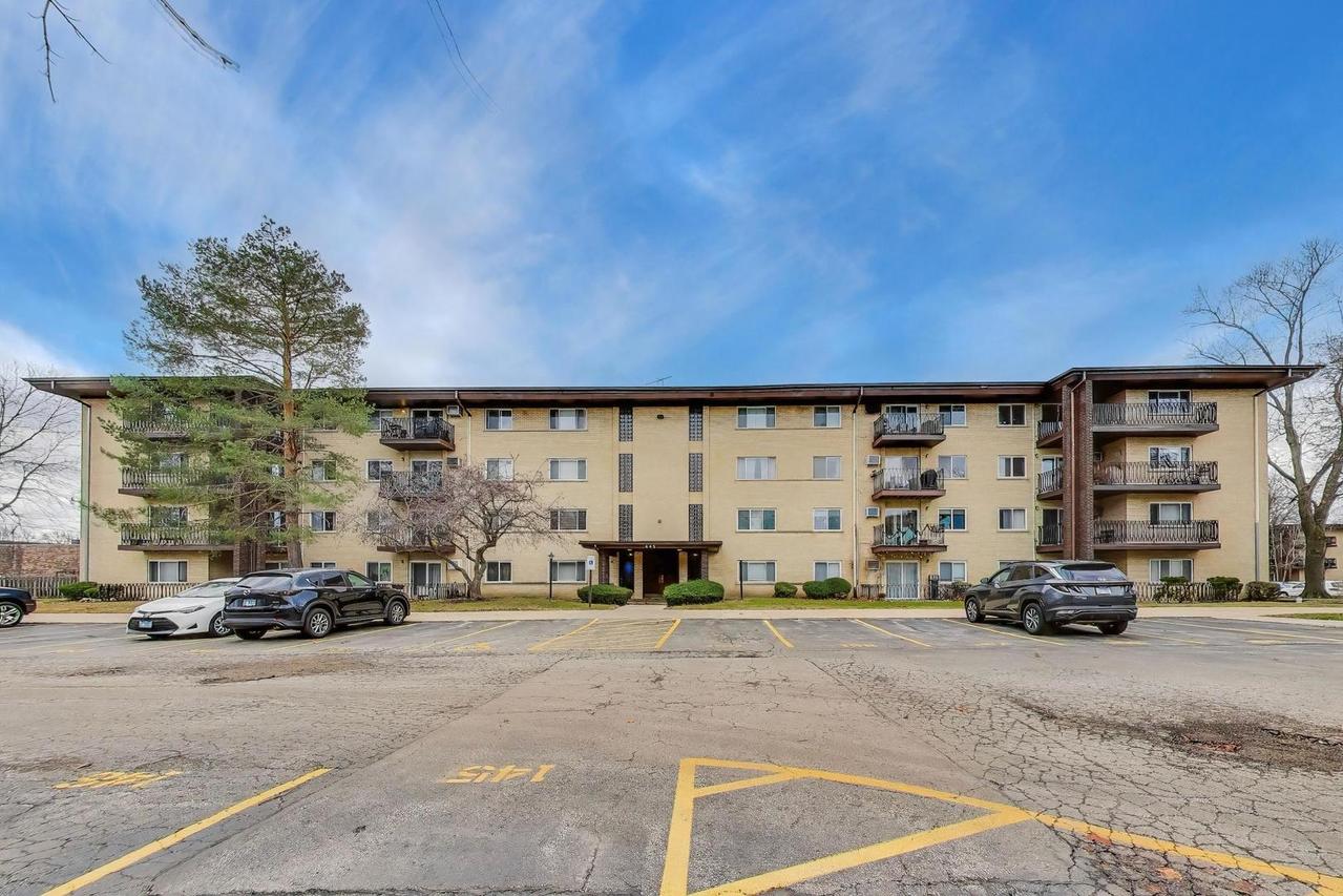 445 S Cleveland Ave. #302, Arlington Heights, IL 60005