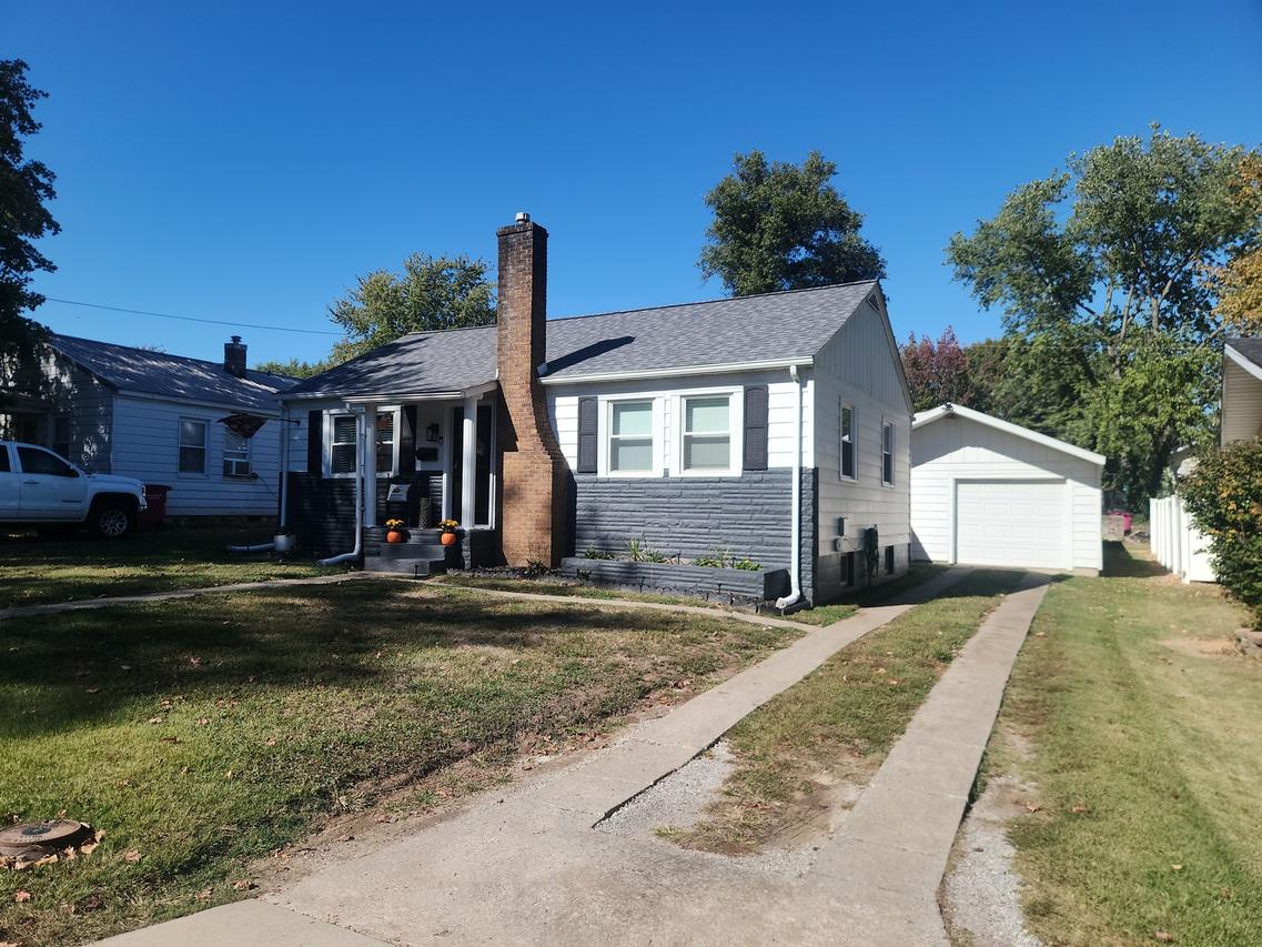 452 E Cedar Ave., Duquoin, IL 62832