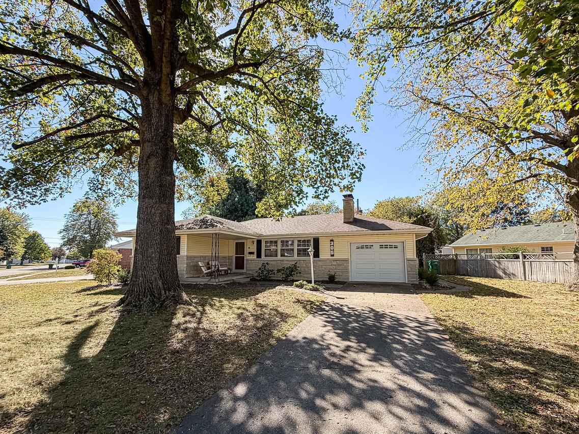 305 Linden Ln., Mattoon, IL 61938