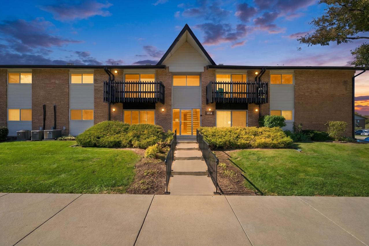 19A Kingery Quarter #204, Willowbrook, IL 60527