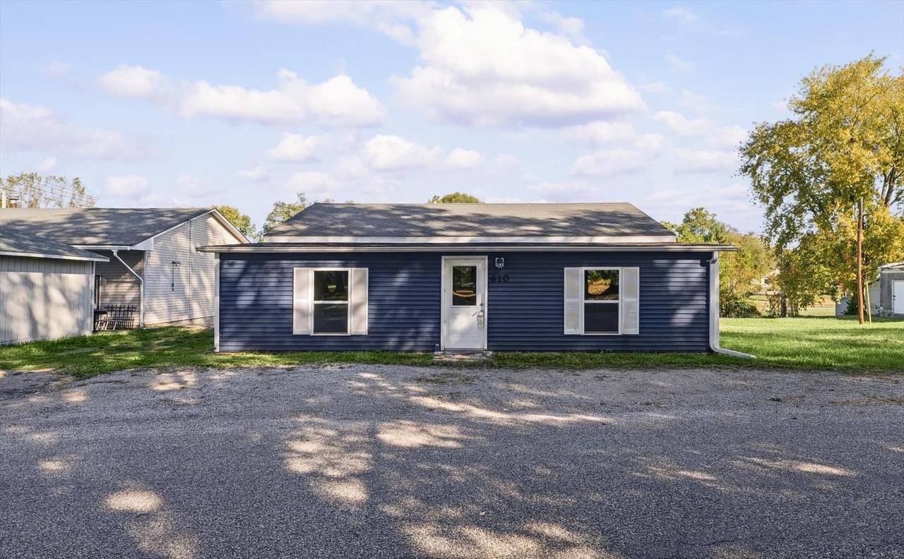 610 E Livingston St., Monticello, IL 61856