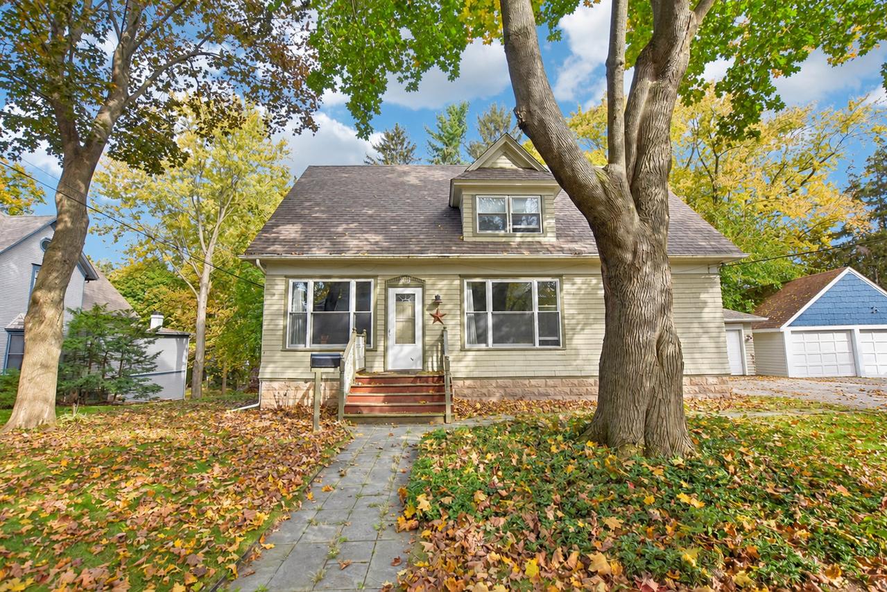 349 Vine St., Woodstock, IL 60098
