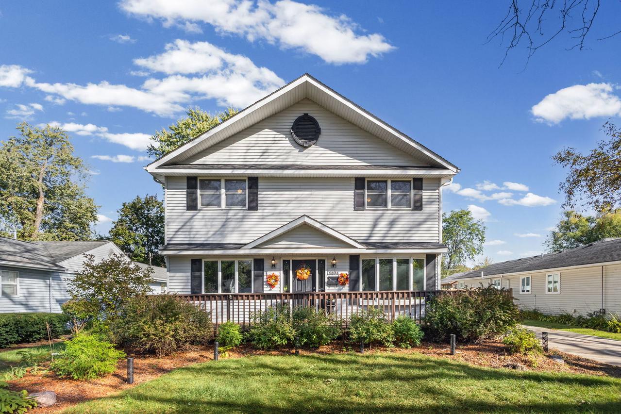 2104 Bluebird Ln., Rolling Meadows, IL 60008