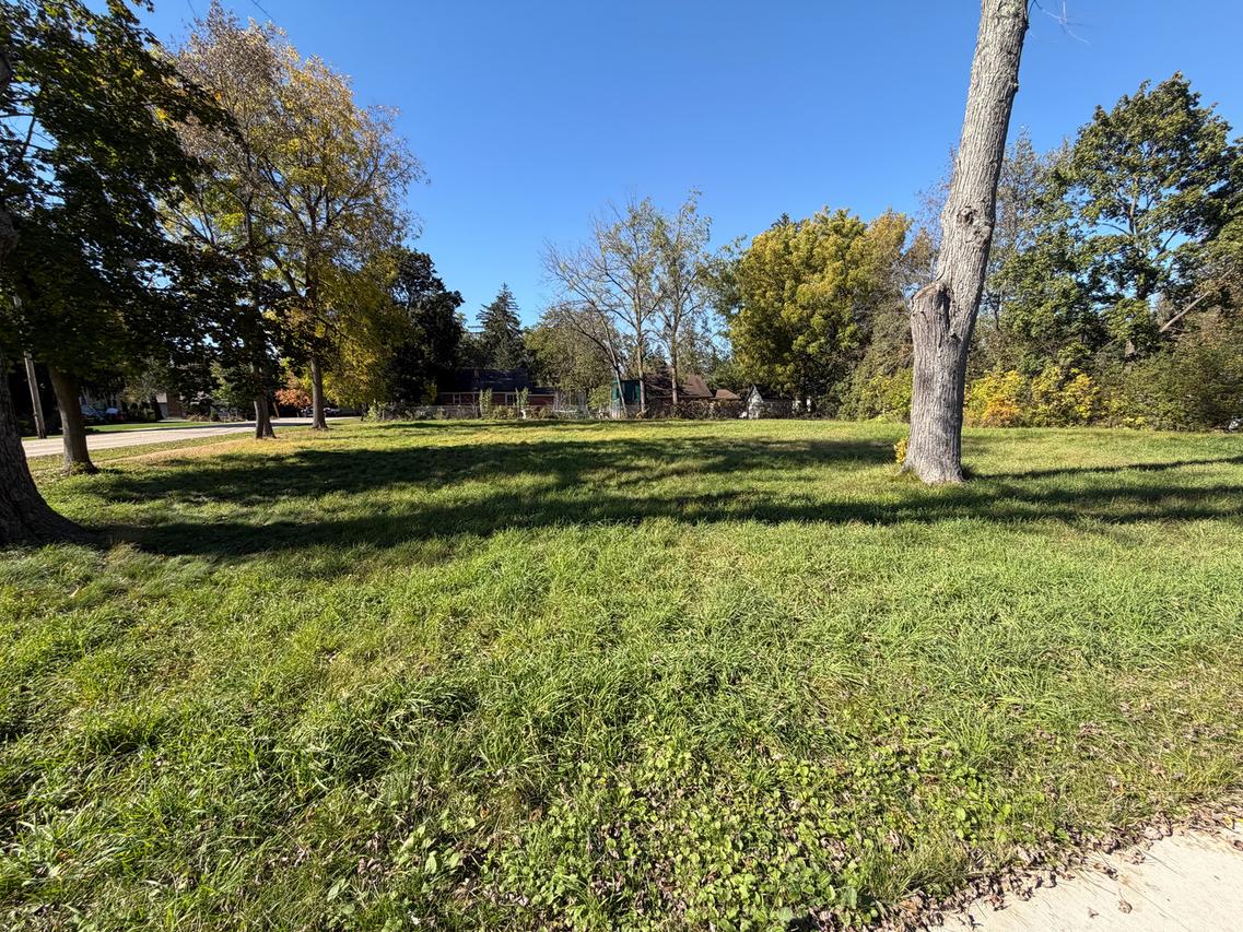 110 Gladys Ave., Fox River Grove, IL 60021