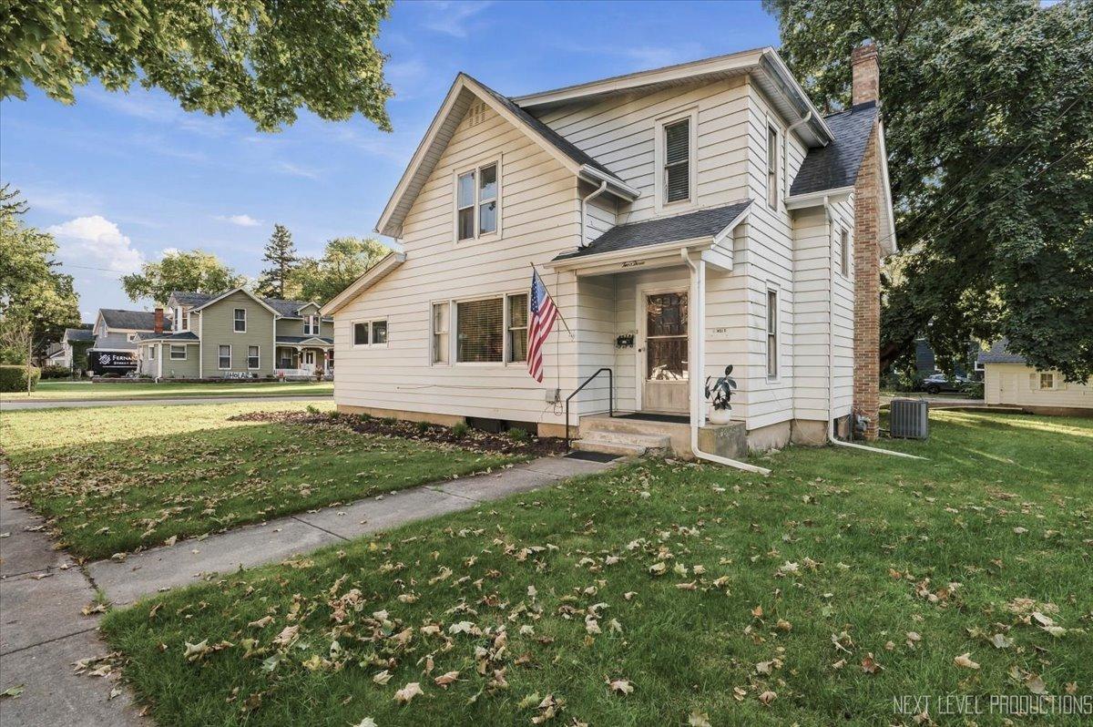 203 N Van Buren St., Batavia, IL 60510