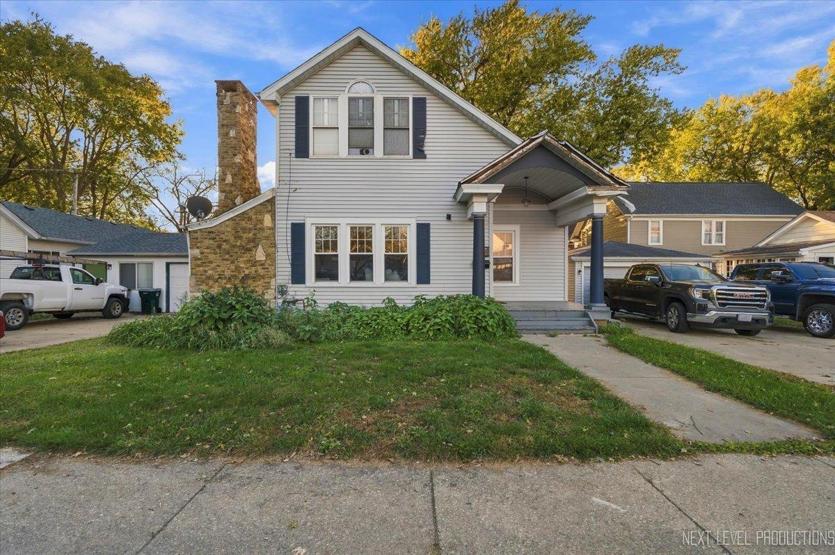 9 S Van Buren St., Batavia, IL 60510