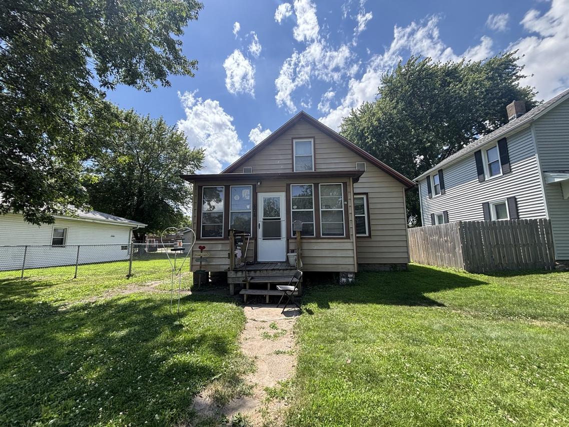 747 20th St., East Moline, IL 61244
