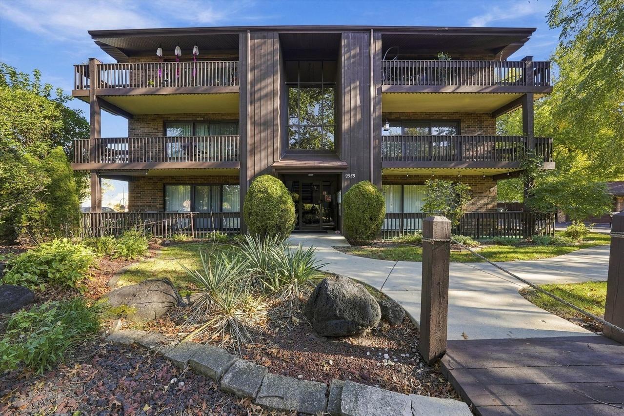 9535 Southwest Hwy. #2, Oak Lawn, IL 60453