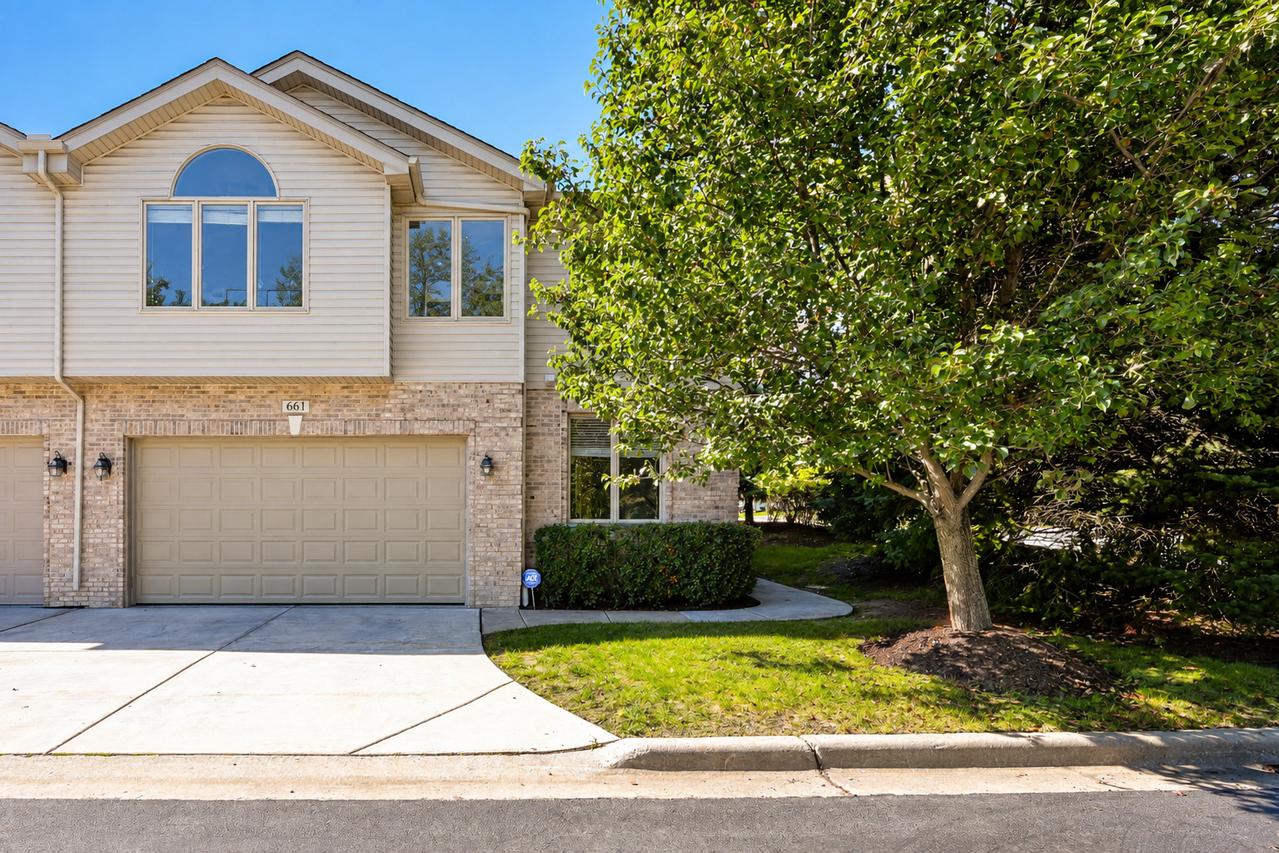 661 E Nerge Rd., Roselle, IL 60172