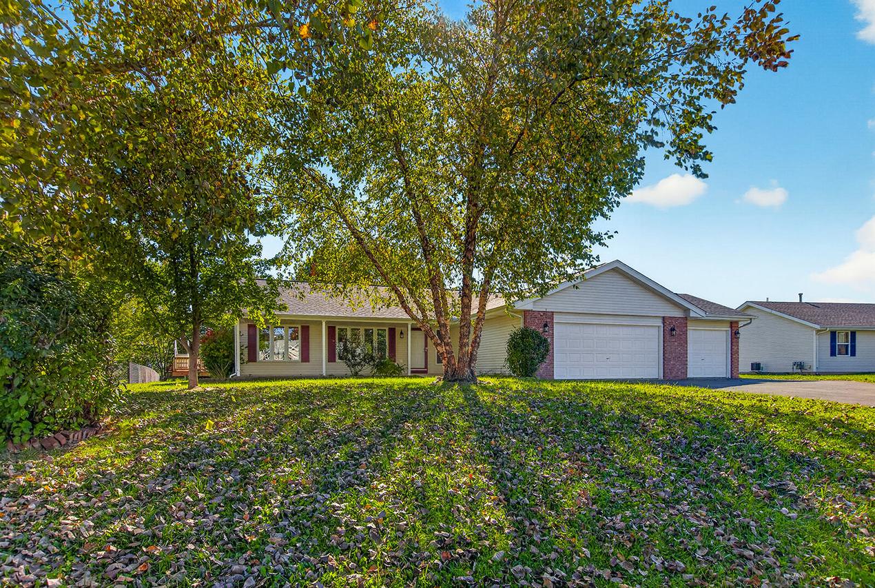 136 Harvest Glenn Dr., Davis Junction, IL 61020