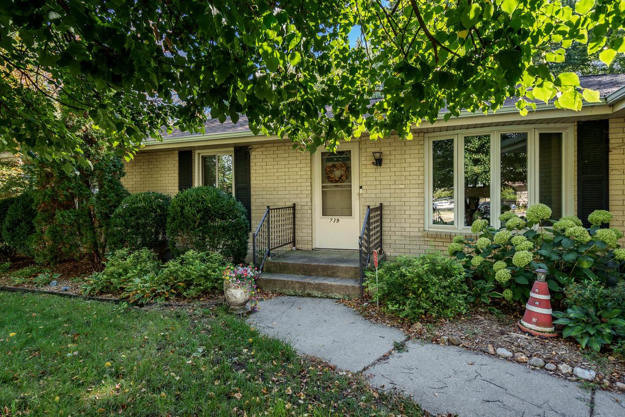 739 Roosevelt Rd., Machesney Park, IL 61115