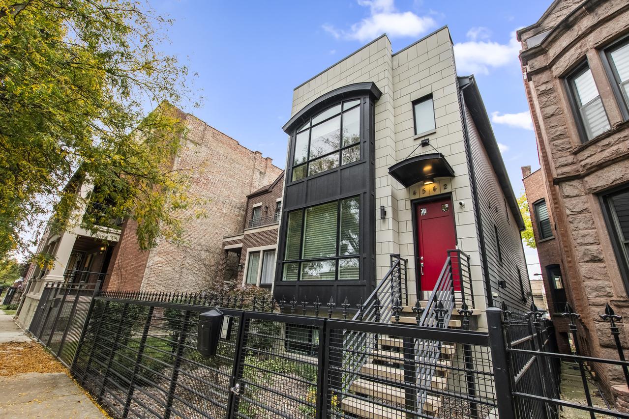 4542 S Prairie Ave., Chicago, IL 60653