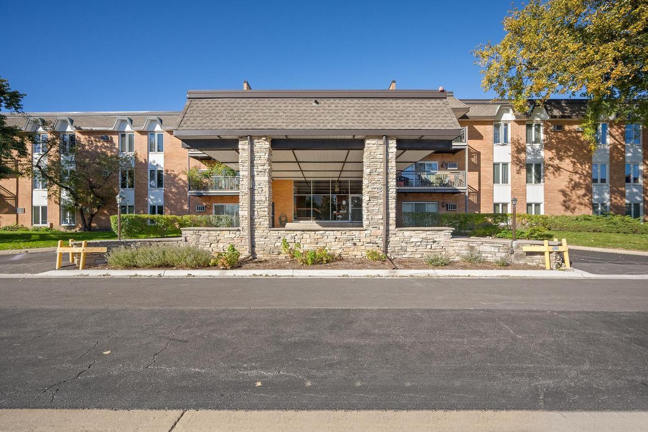 4248 Saratoga Ave. #207, Downers Grove, IL 60515