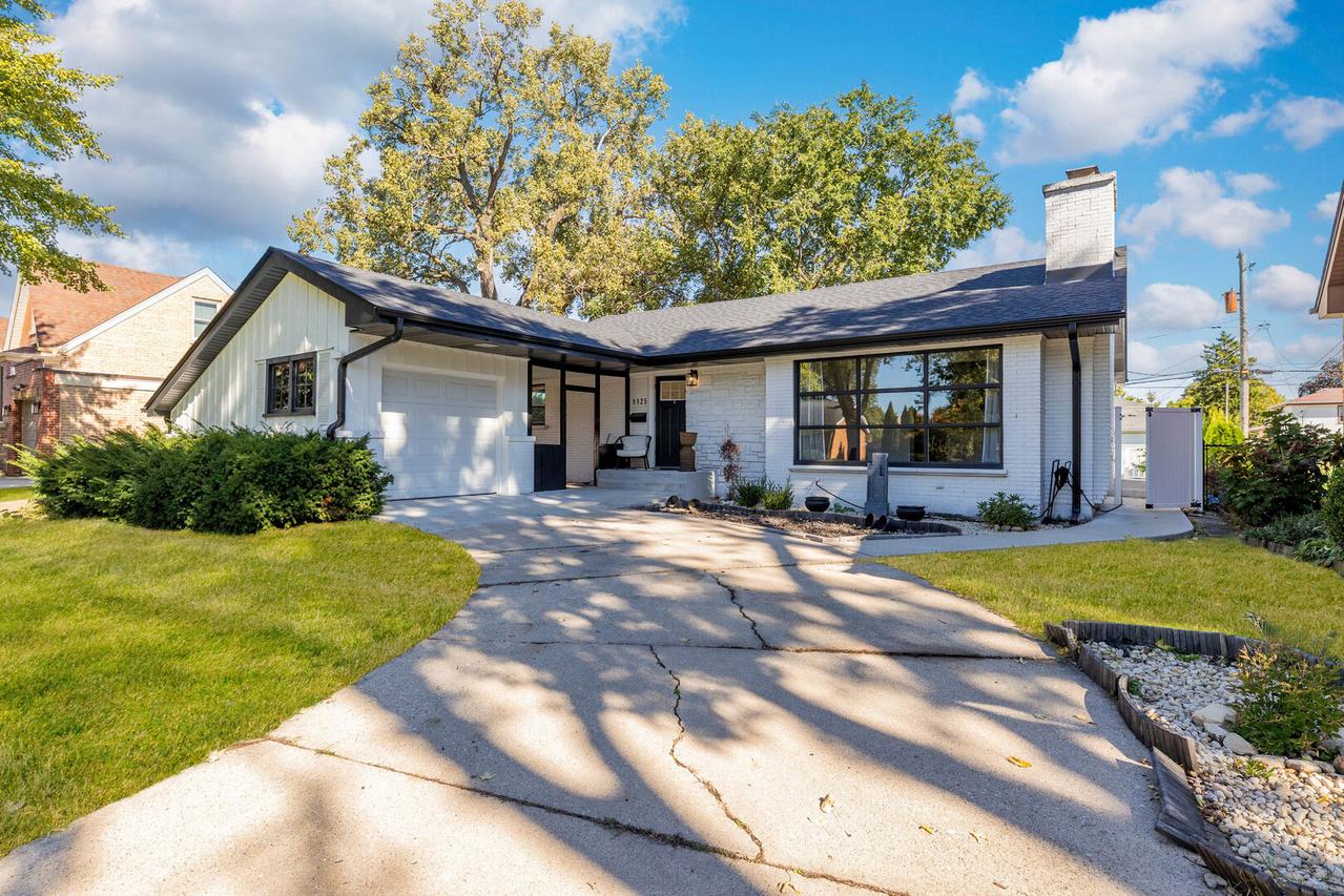 9525 Parkside Ave., Oak Lawn, IL 60453