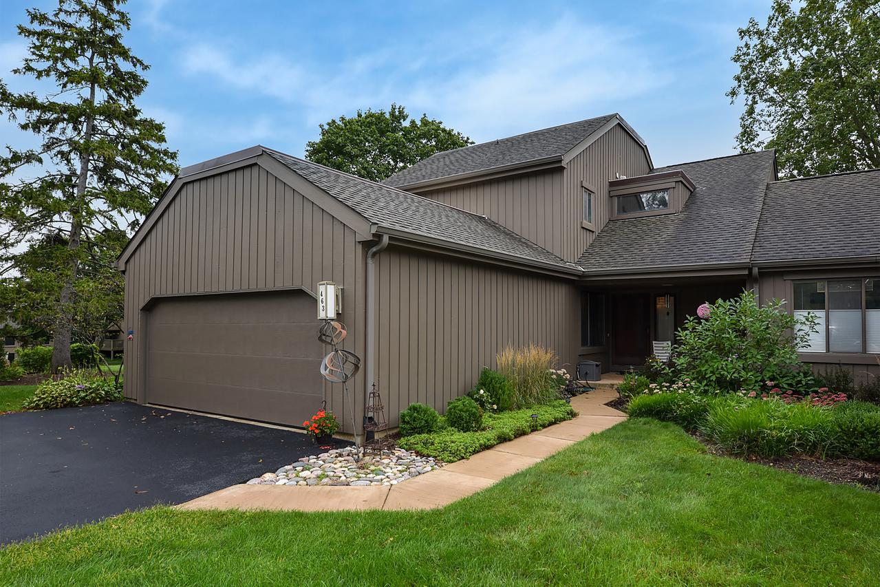 463 Woodview Rd., Lake Barrington, IL 60010
