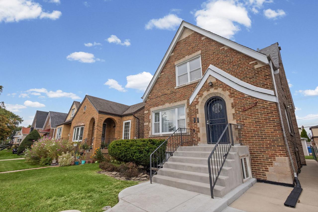 5922 S Karlov Ave., Chicago, IL 60629