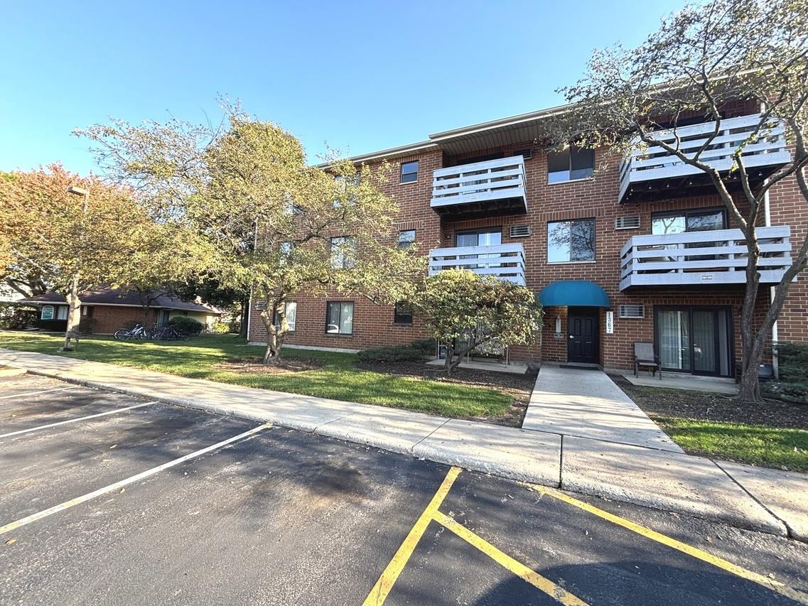 1375 N Winslowe Dr. #103, Palatine, IL 60074