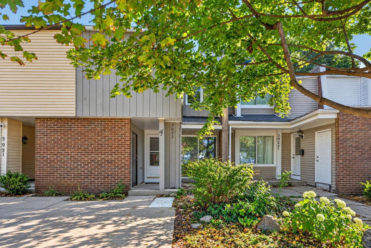 3023 Wakefield Dr. #F, Carpentersville, IL 60110