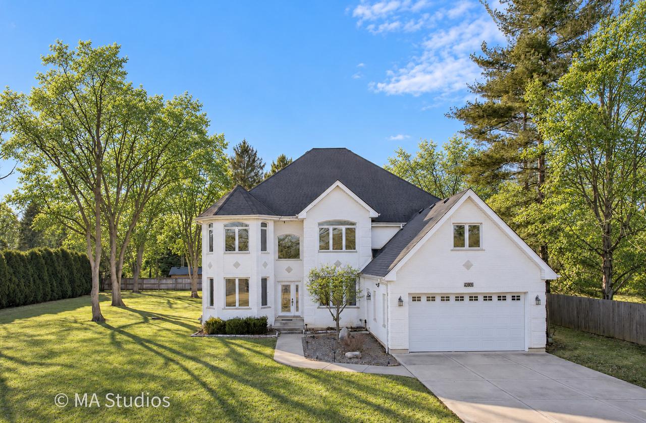 9030 Elm Ave., Burr Ridge, IL 60527