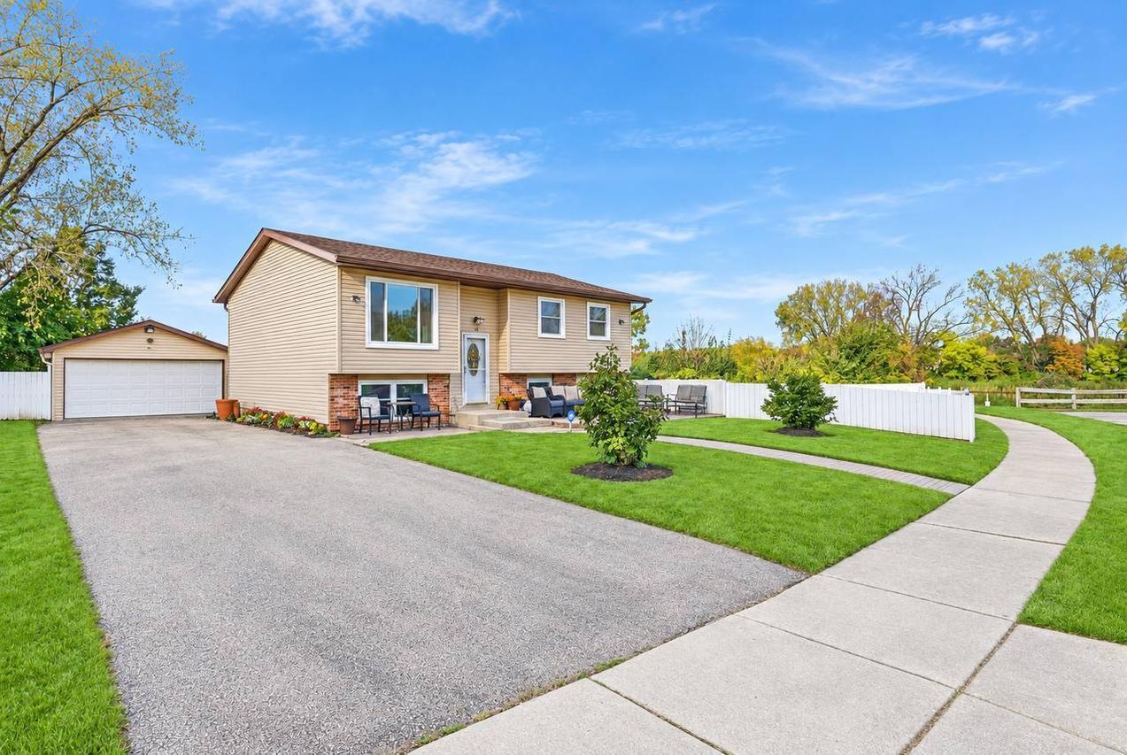 141 Plainview Dr., Bolingbrook, IL 60440