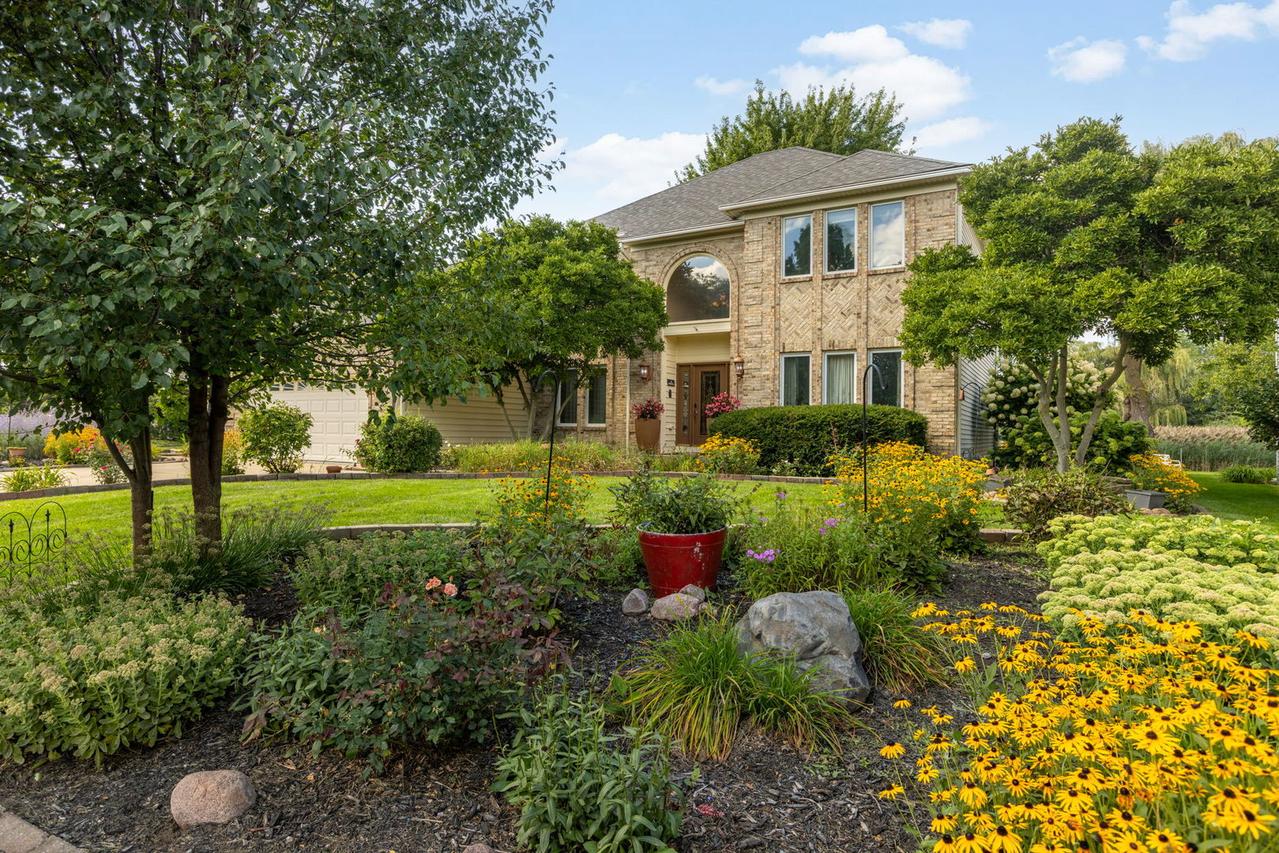 2020 Carlisle St., Algonquin, IL 60102