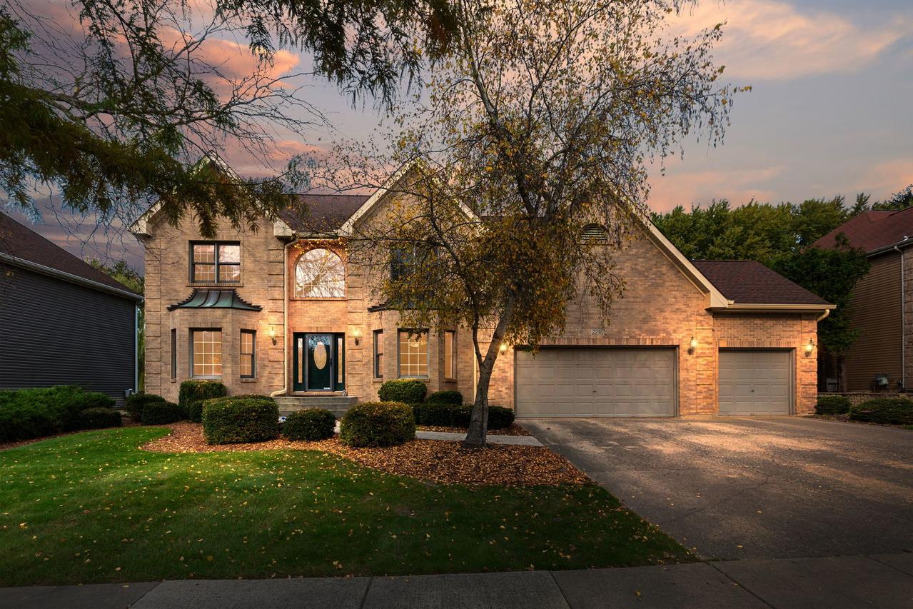 2230 Buckthorn Dr., Algonquin, IL 60102