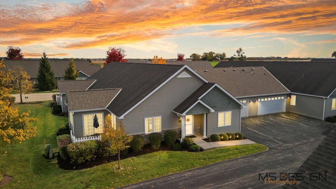 2165 Waterbury Ln., Sycamore, IL 60178