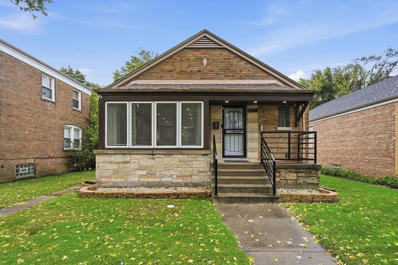 7450 S Bennett Ave., Chicago, IL 60649