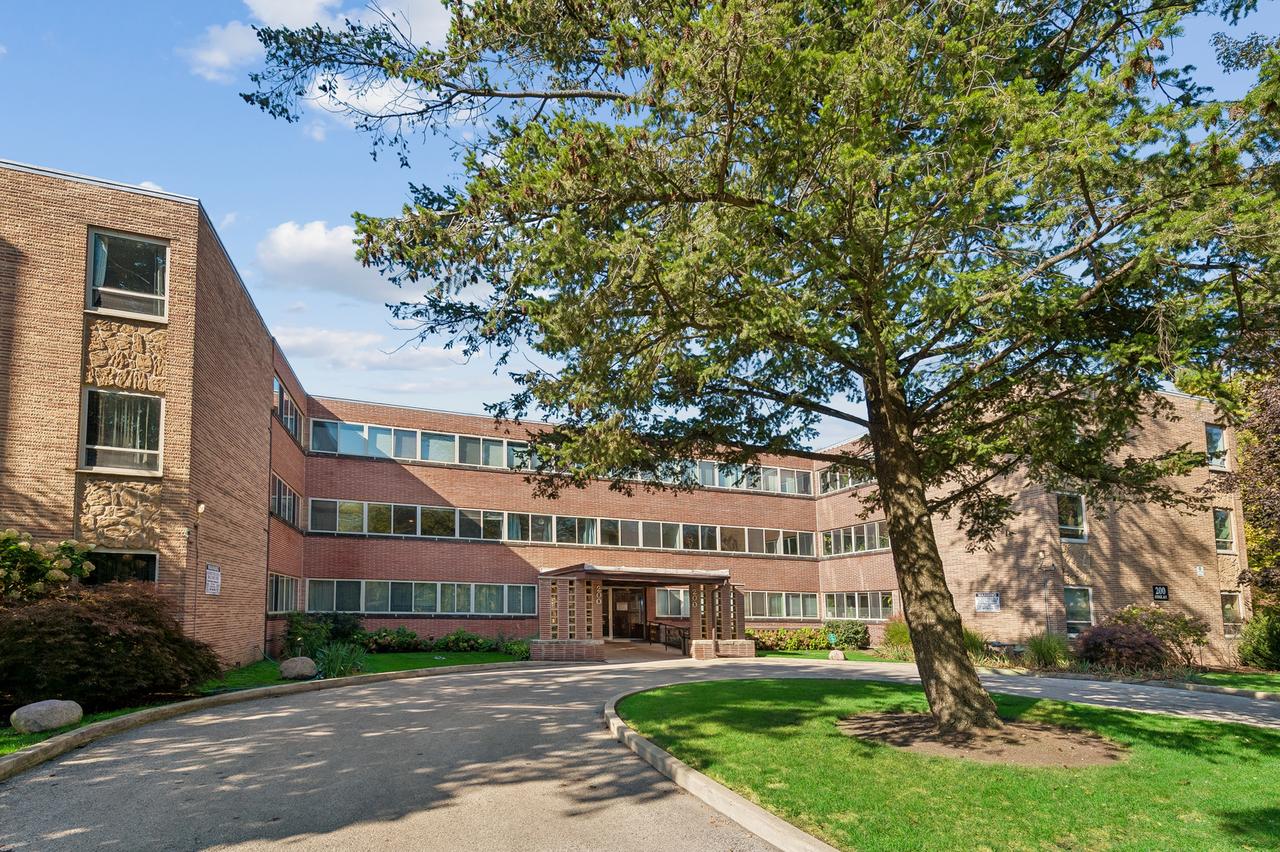 200 Ridge Ave. #1A, Evanston, IL 60202