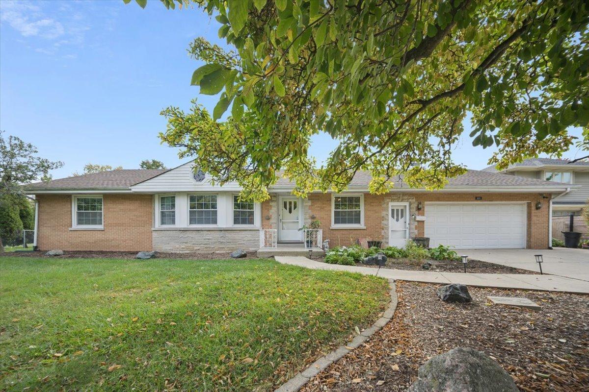 921 Clyde Ave., Downers Grove, IL 60516