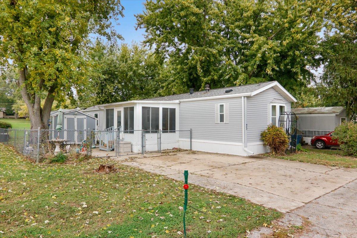 23 Cornflower Ln., Bloomington, IL 61701